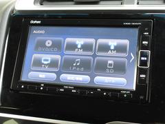 ギャザズメモリーナビ（ＶＸＭ−１９４ＶＦｉ）を装着しております。ＡＭ、ＦＭ、ＣＤ、ＤＶＤ再生、Ｂｌｕｅｔｏｏｔｈ、フルセグＴＶがご使用いただけます。初めて訪れた場所でも安心ですね！ 5