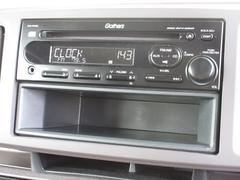 Ｎ−ＯＮＥに付いているホンダ純正１ＤＩＮＣＤチューナー（ＣＸ−１７４Ｃ）はＣＤプレーヤー・ＡＭ／ＦＭチューナー付です。お好みの音楽を聞きながらのドライブは楽しさ倍増ですね！ 3