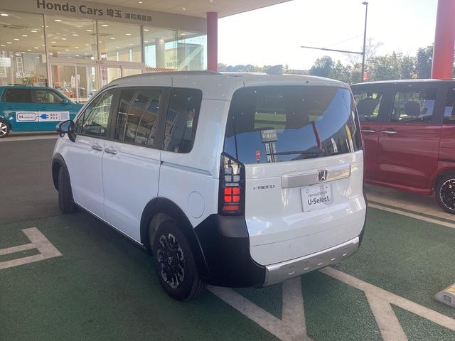 フリード クロスター　純正メモリーナビＢｌｕｅｔｏｏｔｈＥＴＣＲカメラワンオーナー　地デジフルセグ　両側電動パワースライドドア　後カメラ　禁煙車両　ＵＳＢ　盗難防止システム　ＬＥＤヘッドランプ　エアコン　ＥＳＣ　スマキー（7枚目）