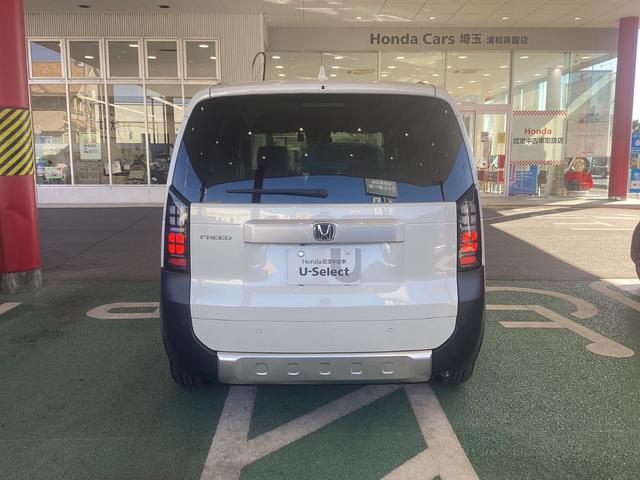 フリード クロスター　純正メモリーナビＢｌｕｅｔｏｏｔｈＥＴＣＲカメラワンオーナー　地デジフルセグ　両側電動パワースライドドア　後カメラ　禁煙車両　ＵＳＢ　盗難防止システム　ＬＥＤヘッドランプ　エアコン　ＥＳＣ　スマキー（8枚目）