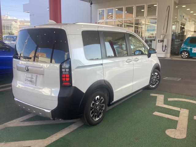 フリード クロスター　純正メモリーナビＢｌｕｅｔｏｏｔｈＥＴＣＲカメラワンオーナー　地デジフルセグ　両側電動パワースライドドア　後カメラ　禁煙車両　ＵＳＢ　盗難防止システム　ＬＥＤヘッドランプ　エアコン　ＥＳＣ　スマキー（9枚目）