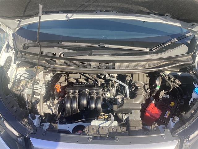 フリード クロスター　純正メモリーナビＢｌｕｅｔｏｏｔｈＥＴＣＲカメラワンオーナー　地デジフルセグ　両側電動パワースライドドア　後カメラ　禁煙車両　ＵＳＢ　盗難防止システム　ＬＥＤヘッドランプ　エアコン　ＥＳＣ　スマキー（11枚目）