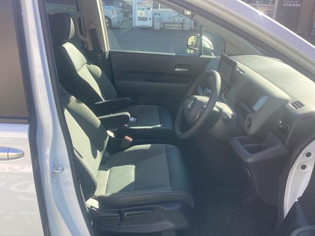 フリード クロスター　純正メモリーナビＢｌｕｅｔｏｏｔｈＥＴＣＲカメラワンオーナー　地デジフルセグ　両側電動パワースライドドア　後カメラ　禁煙車両　ＵＳＢ　盗難防止システム　ＬＥＤヘッドランプ　エアコン　ＥＳＣ　スマキー（13枚目）