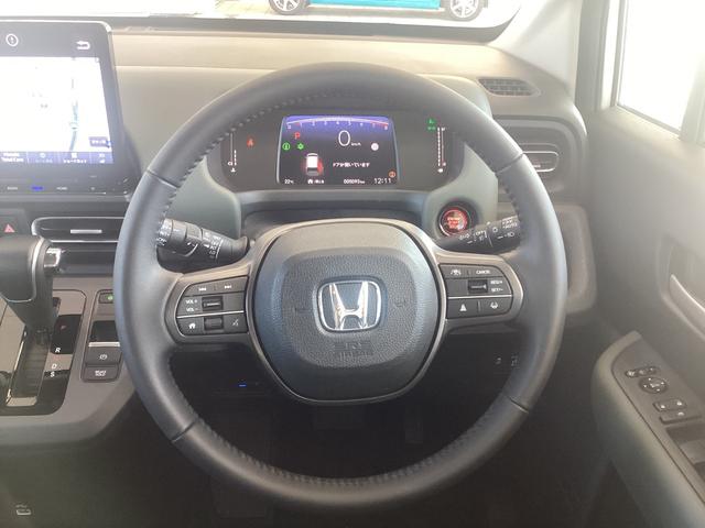 フリード クロスター　純正メモリーナビＢｌｕｅｔｏｏｔｈＥＴＣＲカメラワンオーナー　地デジフルセグ　両側電動パワースライドドア　後カメラ　禁煙車両　ＵＳＢ　盗難防止システム　ＬＥＤヘッドランプ　エアコン　ＥＳＣ　スマキー（17枚目）