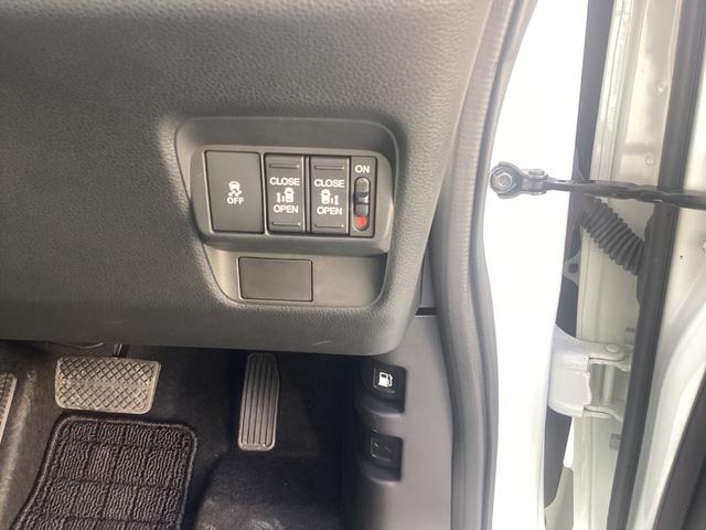 フリード クロスター　純正メモリーナビＢｌｕｅｔｏｏｔｈＥＴＣＲカメラワンオーナー　地デジフルセグ　両側電動パワースライドドア　後カメラ　禁煙車両　ＵＳＢ　盗難防止システム　ＬＥＤヘッドランプ　エアコン　ＥＳＣ　スマキー（23枚目）