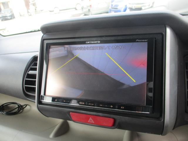 バックカメラで駐車が苦手な方も安心です。