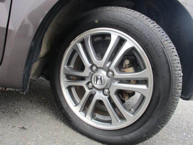 アルミホイールを装備しております。