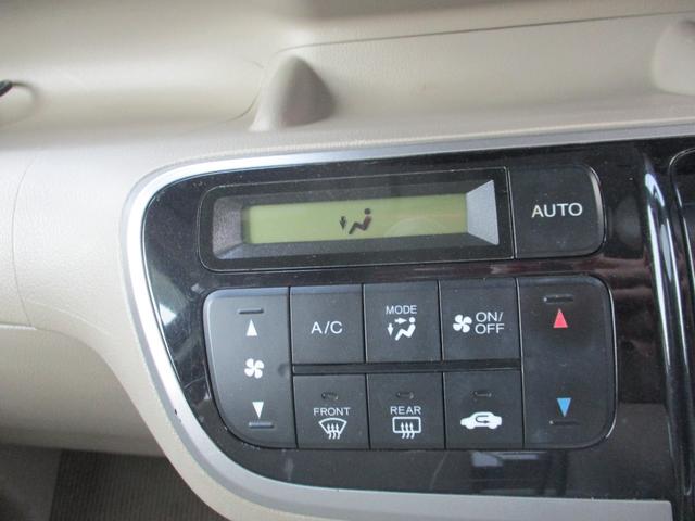 オートエアコンで快適にお乗りいただけます。