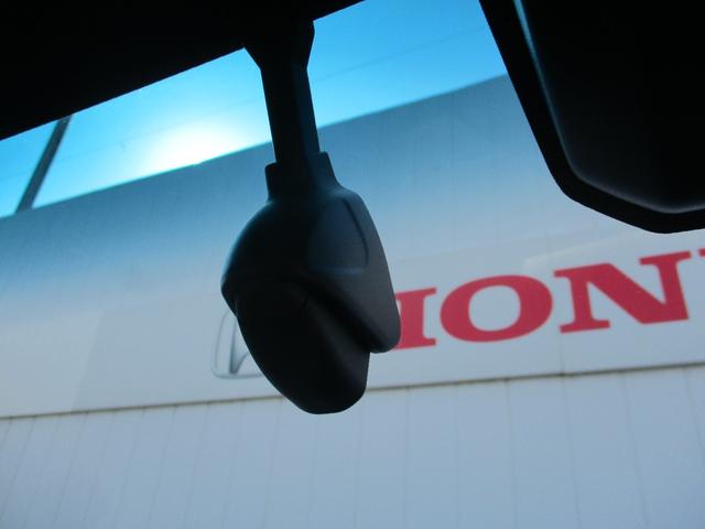 N-VAN+スタイル ファン・ホンダセンシング 純正ナビ.ドラレコ前後.6MT I-STOP USBポート 後カメラ 横滑り防止 キーフリーシステム フルオートエアコン LED スマートキー 両面スライドドア PW ドライブレコーダー Wエアバッグ(3枚目)