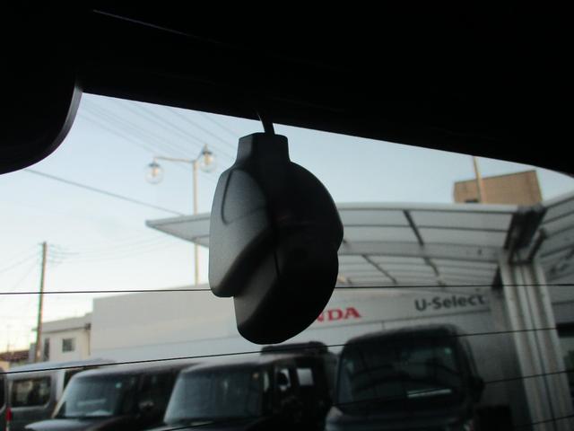 Ｎ－ＢＯＸカスタム Ｌターボスタイル＋ブラック　純正ナビ．ＥＴＣ．電子パーキング．両側電動スライドドア．ドラレコ前後　ターボエンジン　コーナーセンサ　スマ－トキ－　エアバック　横滑り防止機能　ナビ＆ＴＶ　サイドカーテンエアバック　Ｄレコ　ＵＳＢ接続（18枚目）