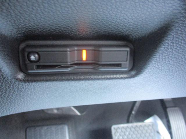 フィット ｅ：ＨＥＶリュクス　純正ナビ．ドラレコ前後．ＥＴＣ．電子パーキング　誤発進抑制機能　Ｉオーナー　リアカメラ　ＥＴＣ付　ＬＥＤ　シートヒーター　クルーズコントロール　ドライブレコーダー　ＤＶＤ　ＶＳＡ　フルセグ　キーレス（3枚目）