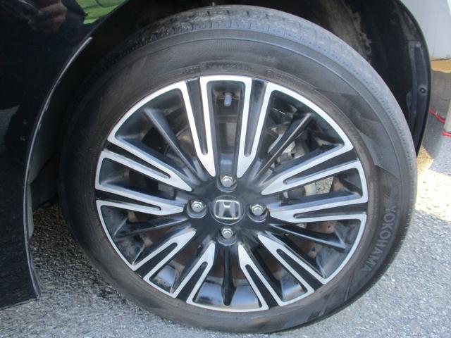 フィット ｅ：ＨＥＶリュクス　純正ナビ．ドラレコ前後．ＥＴＣ．電子パーキング　誤発進抑制機能　Ｉオーナー　リアカメラ　ＥＴＣ付　ＬＥＤ　シートヒーター　クルーズコントロール　ドライブレコーダー　ＤＶＤ　ＶＳＡ　フルセグ　キーレス（4枚目）