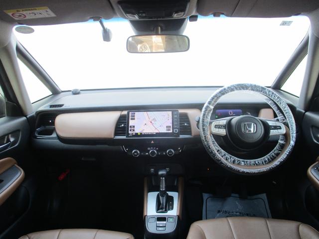 フィット ｅ：ＨＥＶリュクス　純正ナビ．ドラレコ前後．ＥＴＣ．電子パーキング　誤発進抑制機能　Ｉオーナー　リアカメラ　ＥＴＣ付　ＬＥＤ　シートヒーター　クルーズコントロール　ドライブレコーダー　ＤＶＤ　ＶＳＡ　フルセグ　キーレス（6枚目）