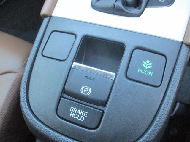 フィット ｅ：ＨＥＶリュクス　純正ナビ．ドラレコ前後．ＥＴＣ．電子パーキング　誤発進抑制機能　Ｉオーナー　リアカメラ　ＥＴＣ付　ＬＥＤ　シートヒーター　クルーズコントロール　ドライブレコーダー　ＤＶＤ　ＶＳＡ　フルセグ　キーレス（10枚目）