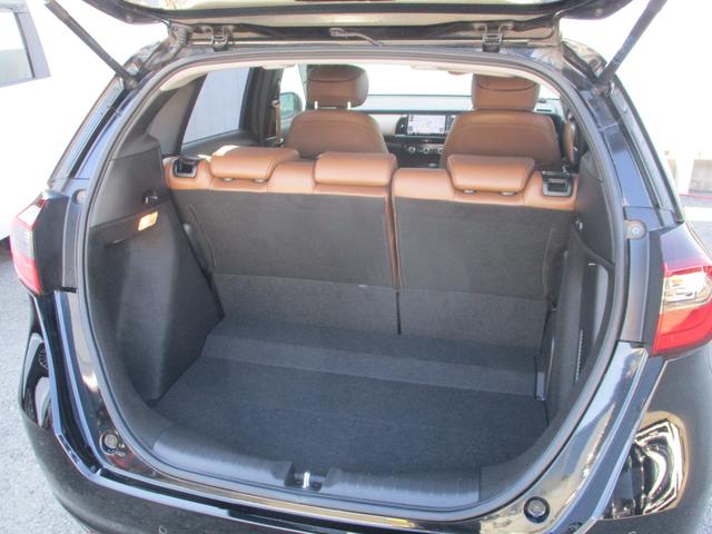 フィット ｅ：ＨＥＶリュクス　純正ナビ．ドラレコ前後．ＥＴＣ．電子パーキング　誤発進抑制機能　Ｉオーナー　リアカメラ　ＥＴＣ付　ＬＥＤ　シートヒーター　クルーズコントロール　ドライブレコーダー　ＤＶＤ　ＶＳＡ　フルセグ　キーレス（12枚目）