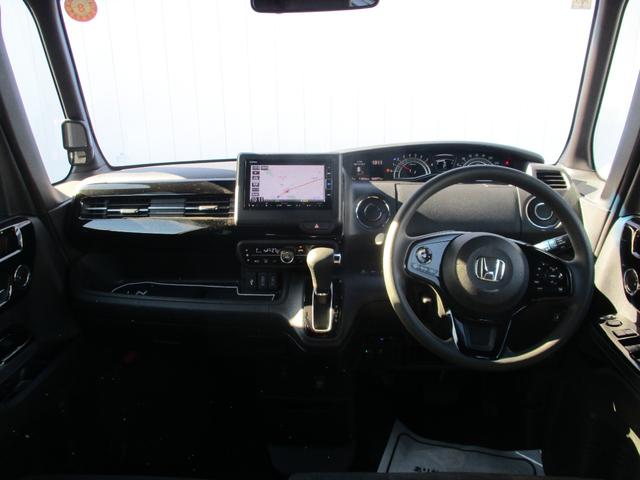 Ｎ－ＢＯＸカスタム Ｌ　サイドエアバッグ　ナビＴＶ　Ａストップ　シートヒータ　キーフリーシステム　ＬＥＤライト　リアカメ　クルーズコントロール　ＡＣ　ＤＶＤ視聴可能　スマキー　ＥＴＣ　横滑り防止　フルセグＴＶ　ＵＳＢ（2枚目）