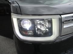 ＬＥＤヘッドライトで暗い夜道も明るく照らしてくれます。 5