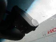 ドライブレコーダーを装備しております。 3