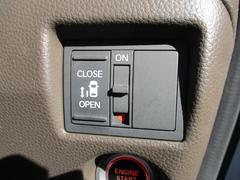 ��¦��ư���饤�ɥɥ����������Ƥ���ޤ��� 4