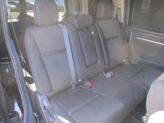 ステップワゴンスパーダ スパーダホンダセンシング　純正９インチナビ　９インチリアモニター純正フリップダウンモニター　７人乗り　ＬＥＤヘッドライト　　ＥＴＣ　両側電動スライドドア　純正アルミホイール　ワンオーナー　ＬＫＡ　盗難防止　助手席エアバッグ（4枚目）