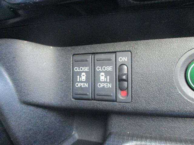 ステップワゴンスパーダ スパーダホンダセンシング　純正９インチナビ　９インチリアモニター純正フリップダウンモニター　７人乗り　ＬＥＤヘッドライト　　ＥＴＣ　両側電動スライドドア　純正アルミホイール　ワンオーナー　ＬＫＡ　盗難防止　助手席エアバッグ（19枚目）