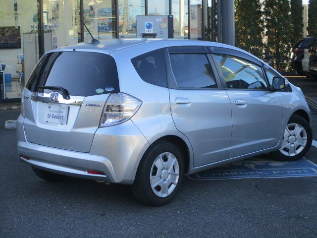 フィットハイブリッド スマートセレクション　ナビ・メモリーナビ・ＨＤＤインターナビ・ディスチャージヘッドライト・スマートキーシステム・運転席助手席エアバック・頚部衝撃緩和フロントシート運転席シートベルト締め忘れ警告ブザー＆警告灯　地デジＴＶ（2枚目）