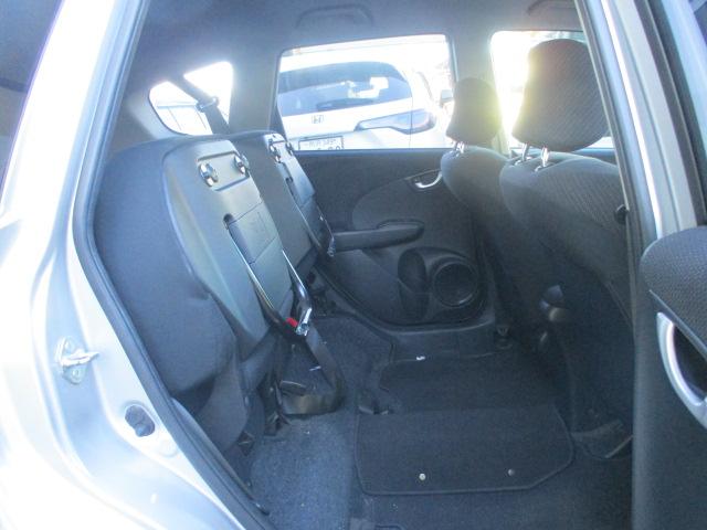 フィットハイブリッド スマートセレクション　ナビ・メモリーナビ・ＨＤＤインターナビ・ディスチャージヘッドライト・スマートキーシステム・運転席助手席エアバック・頚部衝撃緩和フロントシート運転席シートベルト締め忘れ警告ブザー＆警告灯　地デジＴＶ（6枚目）