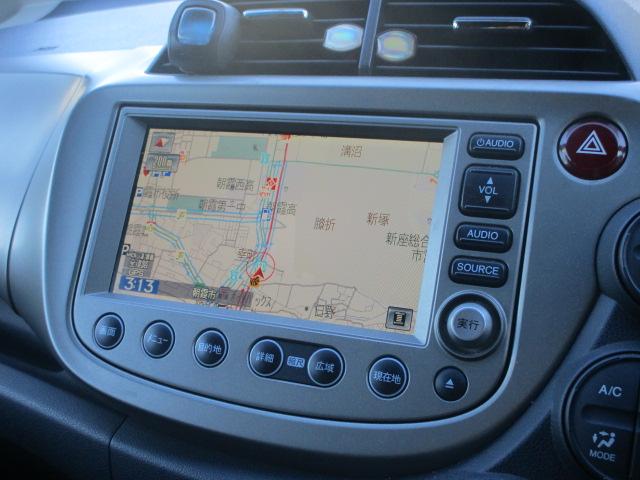 フィットハイブリッド スマートセレクション　ナビ・メモリーナビ・ＨＤＤインターナビ・ディスチャージヘッドライト・スマートキーシステム・運転席助手席エアバック・頚部衝撃緩和フロントシート運転席シートベルト締め忘れ警告ブザー＆警告灯　地デジＴＶ（10枚目）