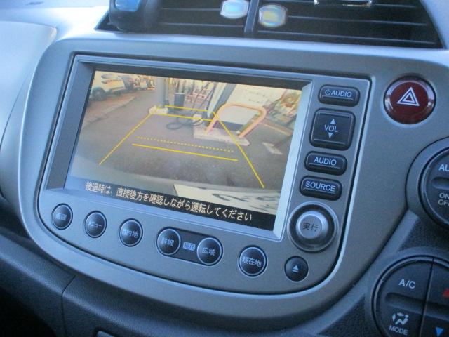 フィットハイブリッド スマートセレクション　ナビ・メモリーナビ・ＨＤＤインターナビ・ディスチャージヘッドライト・スマートキーシステム・運転席助手席エアバック・頚部衝撃緩和フロントシート運転席シートベルト締め忘れ警告ブザー＆警告灯　地デジＴＶ（12枚目）