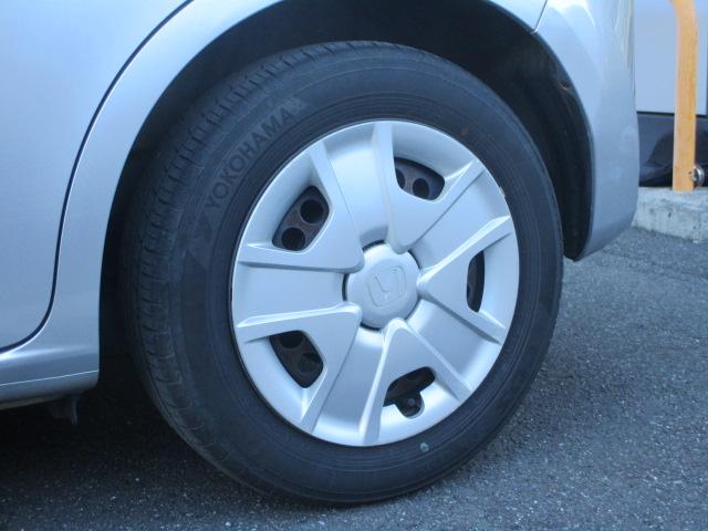 フィットハイブリッド スマートセレクション　ナビ・メモリーナビ・ＨＤＤインターナビ・ディスチャージヘッドライト・スマートキーシステム・運転席助手席エアバック・頚部衝撃緩和フロントシート運転席シートベルト締め忘れ警告ブザー＆警告灯　地デジＴＶ（16枚目）