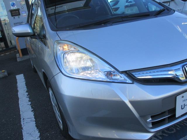 フィットハイブリッド スマートセレクション　ナビ・メモリーナビ・ＨＤＤインターナビ・ディスチャージヘッドライト・スマートキーシステム・運転席助手席エアバック・頚部衝撃緩和フロントシート運転席シートベルト締め忘れ警告ブザー＆警告灯　地デジＴＶ（17枚目）