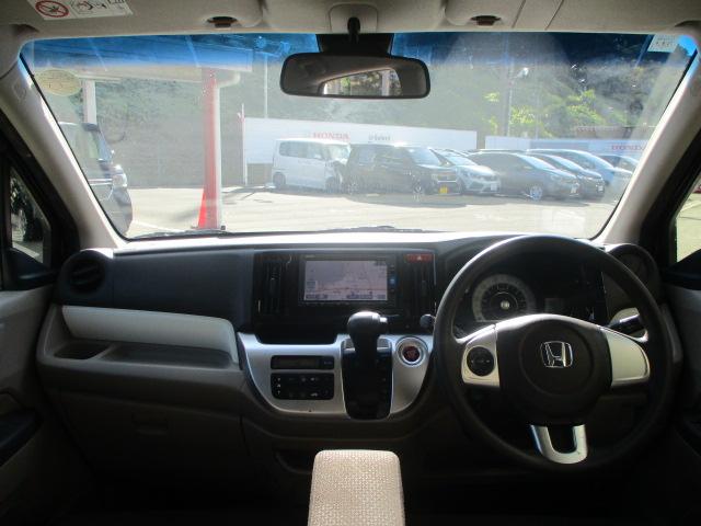 インパネ周りのお写真です。視界が広く、運転もしやすくなっております。