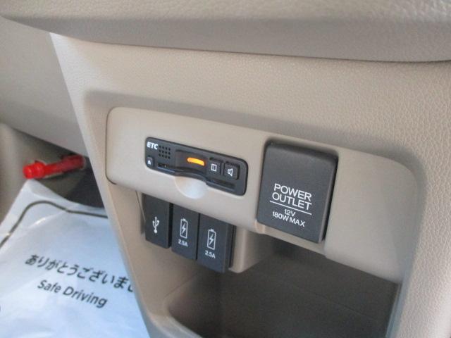 ＥＴＣ車載器のお写真です。高速道路など、有料道路を通過する際には大変便利な装備です。