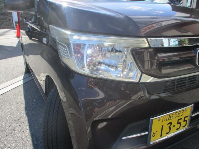 純正ディスチャージヘッドライトのお写真です。夜間走行する際にも遠くまで照らしてくれますので、安心してお乗りいただけます。