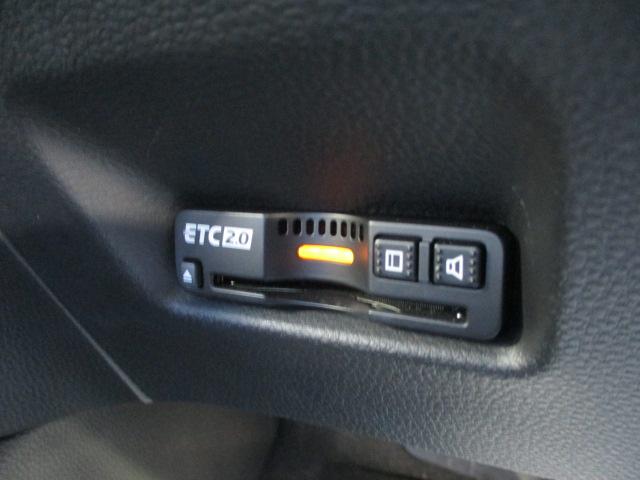 フィット ｅ：ＨＥＶクロスター　ＨｏｎｄａＳＥＮＳＩＮＧ・純正９インチナビ・純正ドライブレコーダー前後・ＥＴＣ２．０車載器・フルＬＥＤヘッドライト・純正アルミホイール・リアカメラ・ワンオーナー　ｂｌｕｅｔｏｏｔｈ　ルーフレール（17枚目）