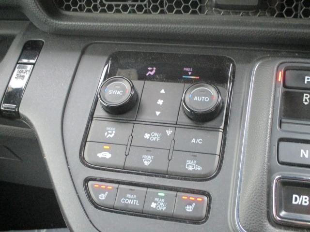 ステップワゴン ｅ：ＨＥＶスパーダ　ワンオーナー・純正ナビ・マルチビューＥＴＣ・ドラレコ・ブラインドスポット・両側電動スライドドア　１オーナー　マルチカメラ　デュアルエアコン　フルオートエアコン　ＥＳＣ　シートヒータ　オートライト（14枚目）