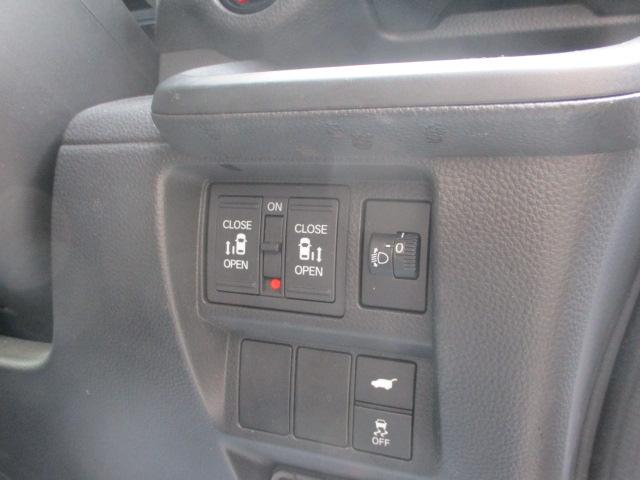 ステップワゴン ｅ：ＨＥＶスパーダ　ワンオーナー・純正ナビ・マルチビューＥＴＣ・ドラレコ・ブラインドスポット・両側電動スライドドア　１オーナー　マルチカメラ　デュアルエアコン　フルオートエアコン　ＥＳＣ　シートヒータ　オートライト（16枚目）