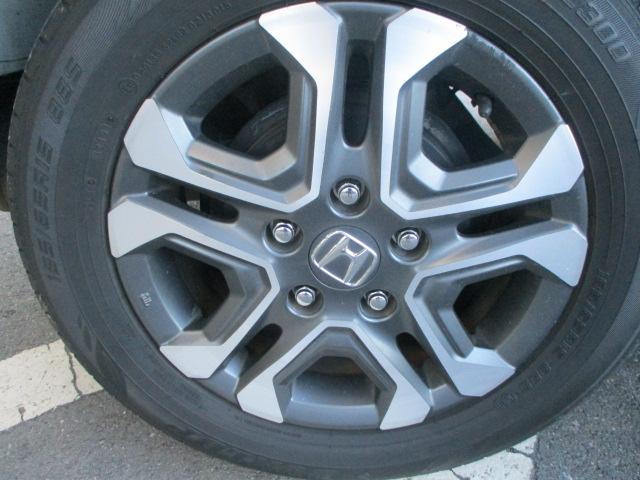 フリード クロスター・ホンダセンシング　ナビ、シートヒーター、アルミホイール　両ＰＳＤ　地デジ　エアバック　Ｉストップ　ＶＳＡ　リヤカメラ　３列シート　整備記録簿　イモビライザー　ワンオーナー　キーフリー　パワステ　クルコン　ＡＡＣ　ＡＢＳ（17枚目）