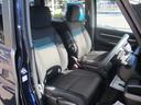 フロントシートのお写真です。広い足元とゆったり座れるシートは、長時間の運転でも疲れにくくなっております。