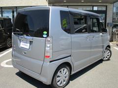 リアビューのお写真です。リアガラスは純正でプライバシーガラスを装用しており、外から車内が見えにくくなっております。 2