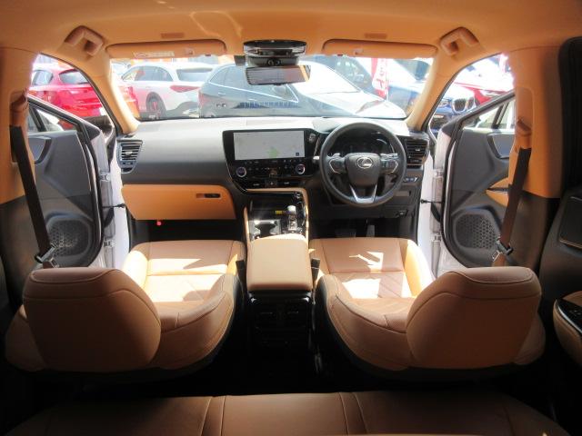 ＮＸ ＮＸ３５０ｈバージョンＬ　４ＷＤ　・純正１４型ナビ　フルセグＴＶ　全周囲カメラ　キャメル本革シート　エアシート　シートヒーター　ワイヤレス充電　デジタルインナーミラー　電動ゲート　３眼ＬＥＤライト　純正２０インチアルミ　純正ＯＰエアロ（5枚目）