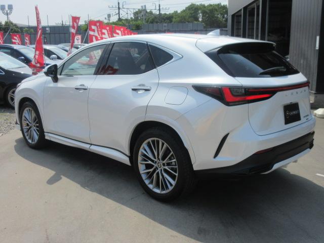 ＮＸ ＮＸ３５０ｈバージョンＬ　４ＷＤ　・純正１４型ナビ　フルセグＴＶ　全周囲カメラ　キャメル本革シート　エアシート　シートヒーター　ワイヤレス充電　デジタルインナーミラー　電動ゲート　３眼ＬＥＤライト　純正２０インチアルミ　純正ＯＰエアロ（12枚目）