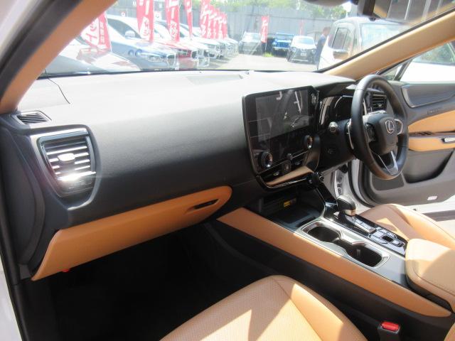 ＮＸ ＮＸ３５０ｈバージョンＬ　４ＷＤ　・純正１４型ナビ　フルセグＴＶ　全周囲カメラ　キャメル本革シート　エアシート　シートヒーター　ワイヤレス充電　デジタルインナーミラー　電動ゲート　３眼ＬＥＤライト　純正２０インチアルミ　純正ＯＰエアロ（39枚目）