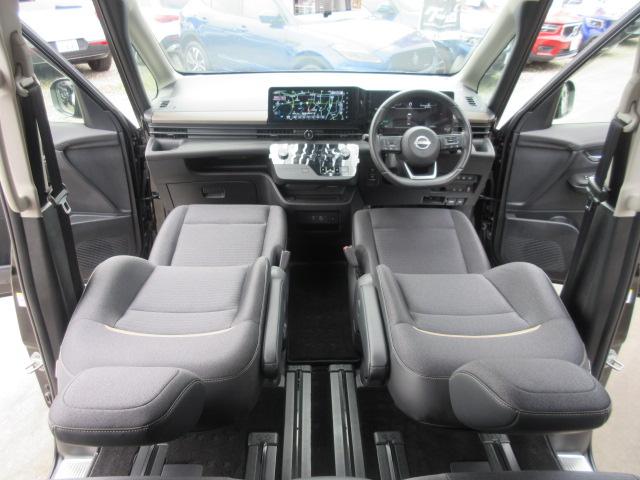 セレナ ハイウェイスターＶ　４ＷＤ　・プロパイロット　純正１２．３型ナビ　フルセグＴＶ　アラウンドビューモニター　ＥＴＣ２．０　前後ドラレコ　両側自動ドア　ハンズフリーオートスライド　１列目＆２列目シートヒーター　ステアリングヒーター（5枚目）