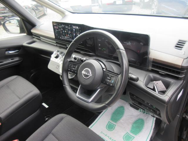 セレナ ハイウェイスターＶ　４ＷＤ　・プロパイロット　純正１２．３型ナビ　フルセグＴＶ　アラウンドビューモニター　ＥＴＣ２．０　前後ドラレコ　両側自動ドア　ハンズフリーオートスライド　１列目＆２列目シートヒーター　ステアリングヒーター（18枚目）