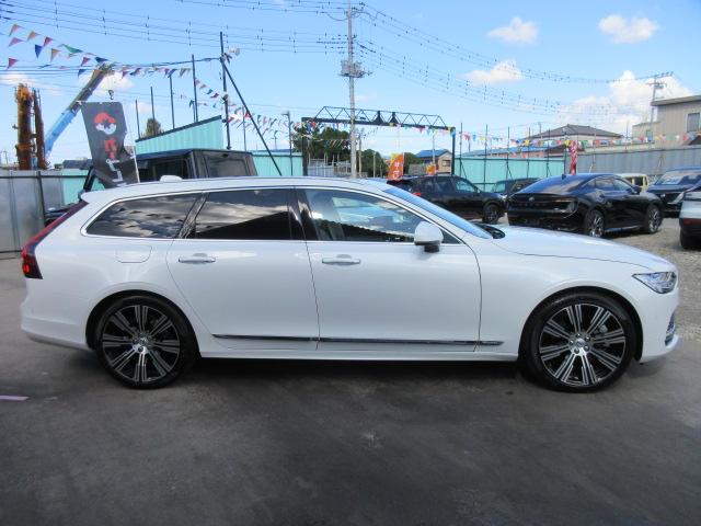 Ｖ９０ リチャージＰＨＶ　Ｔ８　ＡＷＤ　インスクリプション　・ハーマンカードン　パノラマガラスルーフ　純正グーグルナビ　全周囲カメラ　ＥＴＣ　パイロットアシスト　安全支援機能　ＨＵＤ　ステアリングヒーター　白本革シート　シートヒーター　エアシート　電動ゲート（11枚目）