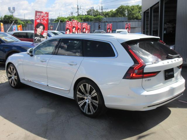 Ｖ９０ リチャージＰＨＶ　Ｔ８　ＡＷＤ　インスクリプション　・ハーマンカードン　パノラマガラスルーフ　純正グーグルナビ　全周囲カメラ　ＥＴＣ　パイロットアシスト　安全支援機能　ＨＵＤ　ステアリングヒーター　白本革シート　シートヒーター　エアシート　電動ゲート（12枚目）