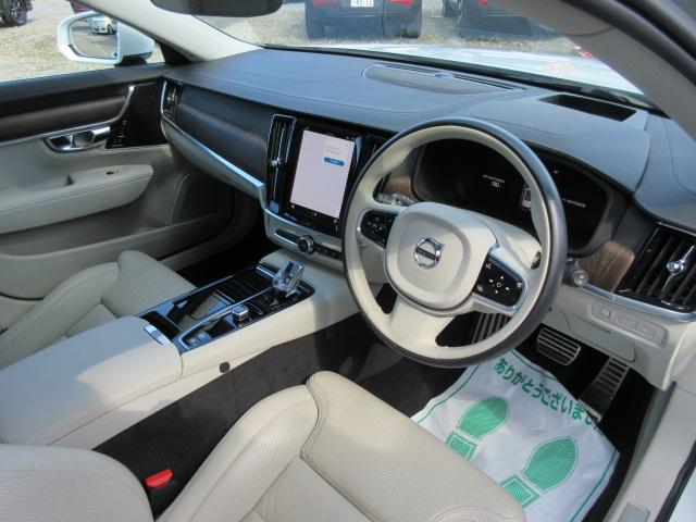 Ｖ９０ リチャージＰＨＶ　Ｔ８　ＡＷＤ　インスクリプション　・ハーマンカードン　パノラマガラスルーフ　純正グーグルナビ　全周囲カメラ　ＥＴＣ　パイロットアシスト　安全支援機能　ＨＵＤ　ステアリングヒーター　白本革シート　シートヒーター　エアシート　電動ゲート（18枚目）