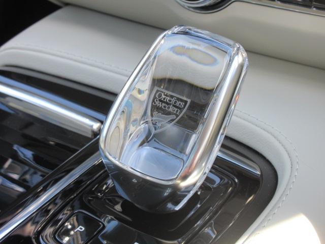 Ｖ９０ リチャージＰＨＶ　Ｔ８　ＡＷＤ　インスクリプション　・ハーマンカードン　パノラマガラスルーフ　純正グーグルナビ　全周囲カメラ　ＥＴＣ　パイロットアシスト　安全支援機能　ＨＵＤ　ステアリングヒーター　白本革シート　シートヒーター　エアシート　電動ゲート（20枚目）