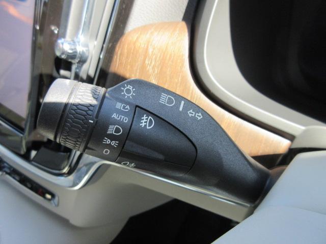 Ｖ９０ リチャージＰＨＶ　Ｔ８　ＡＷＤ　インスクリプション　・ハーマンカードン　パノラマガラスルーフ　純正グーグルナビ　全周囲カメラ　ＥＴＣ　パイロットアシスト　安全支援機能　ＨＵＤ　ステアリングヒーター　白本革シート　シートヒーター　エアシート　電動ゲート（52枚目）